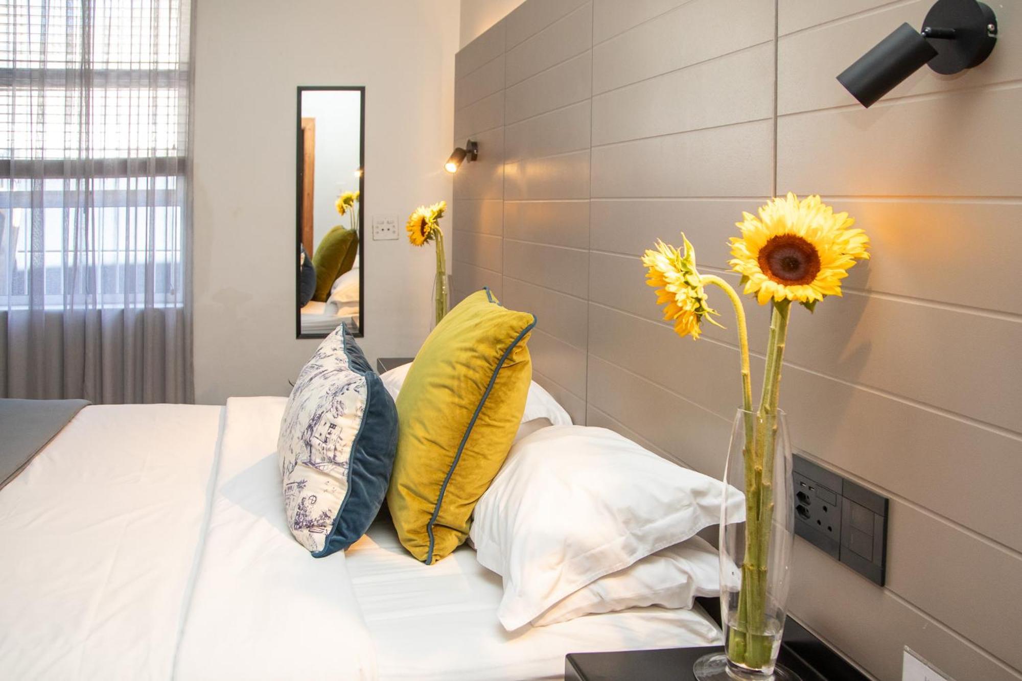 Loddey'S Guest House - By Beach Collection 斯特兰德 外观 照片